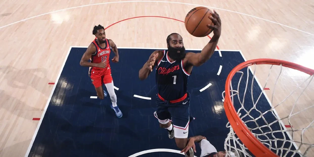 爱游戏在线-关于战术调整引发热议！，哈登在老鹰比赛中比赛局势复杂比赛高潮迭起的信息-爱游戏在线